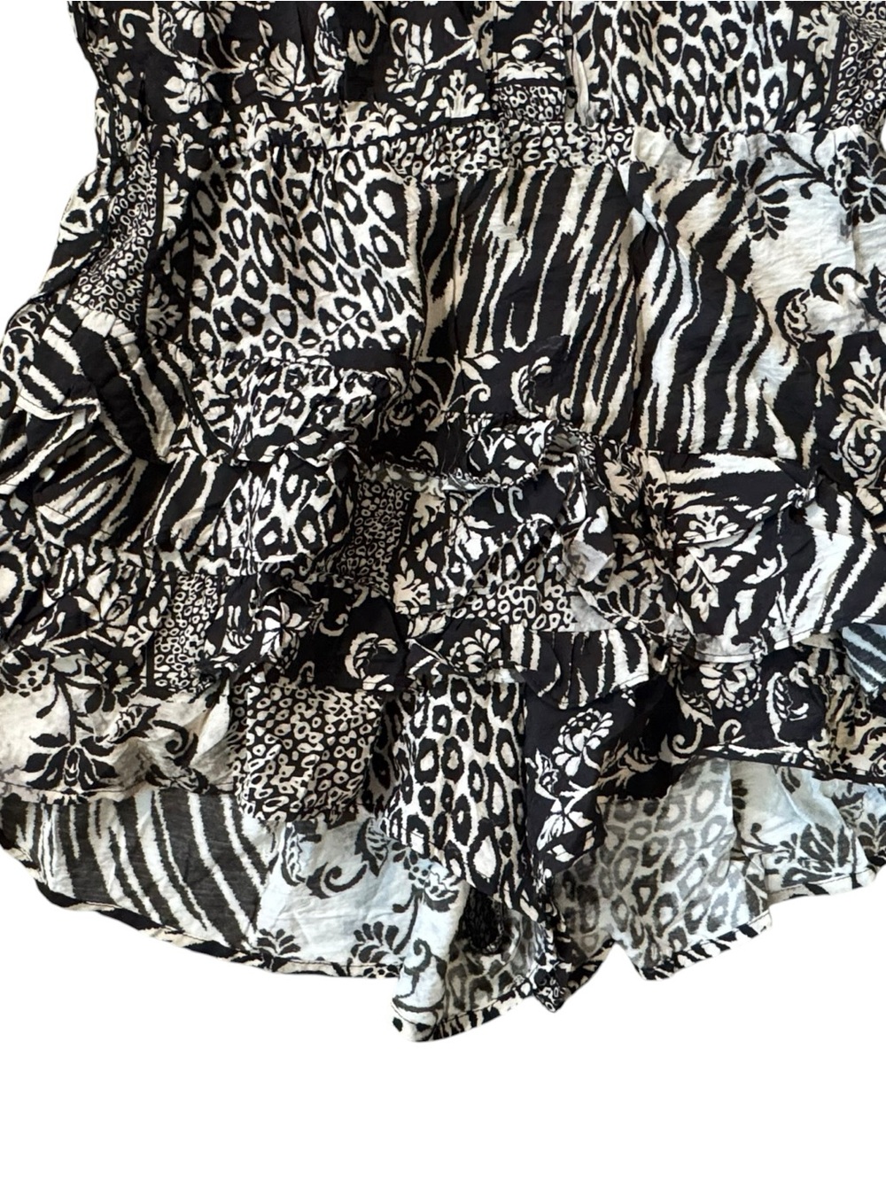 Skylar Rose Black & White Mixed-Print Long-sleeve Ruffle Romper, Medium - Picture 4 of 6